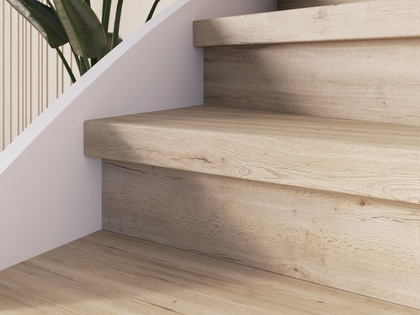Detail van laminaat overzettrede in decor ijs-eiken op een gerenoveerde trap