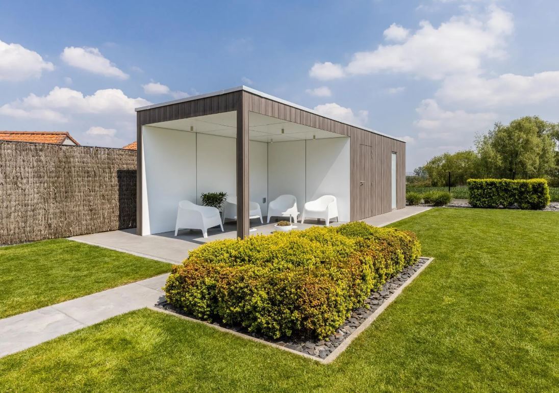 Prachtige poolhouse met binnenafwerking in Vikures